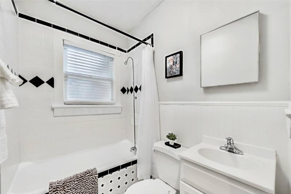 Lower-Greenville Landing Close To Everything Dallas Bagian luar foto